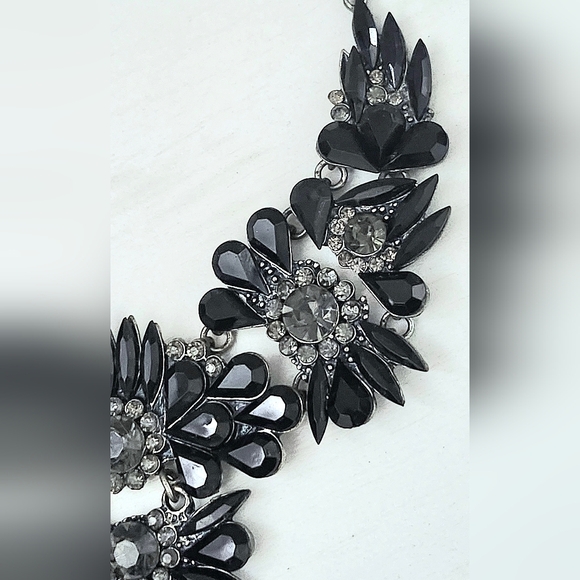 Stunning Statement Necklace - Picture 3 of 5